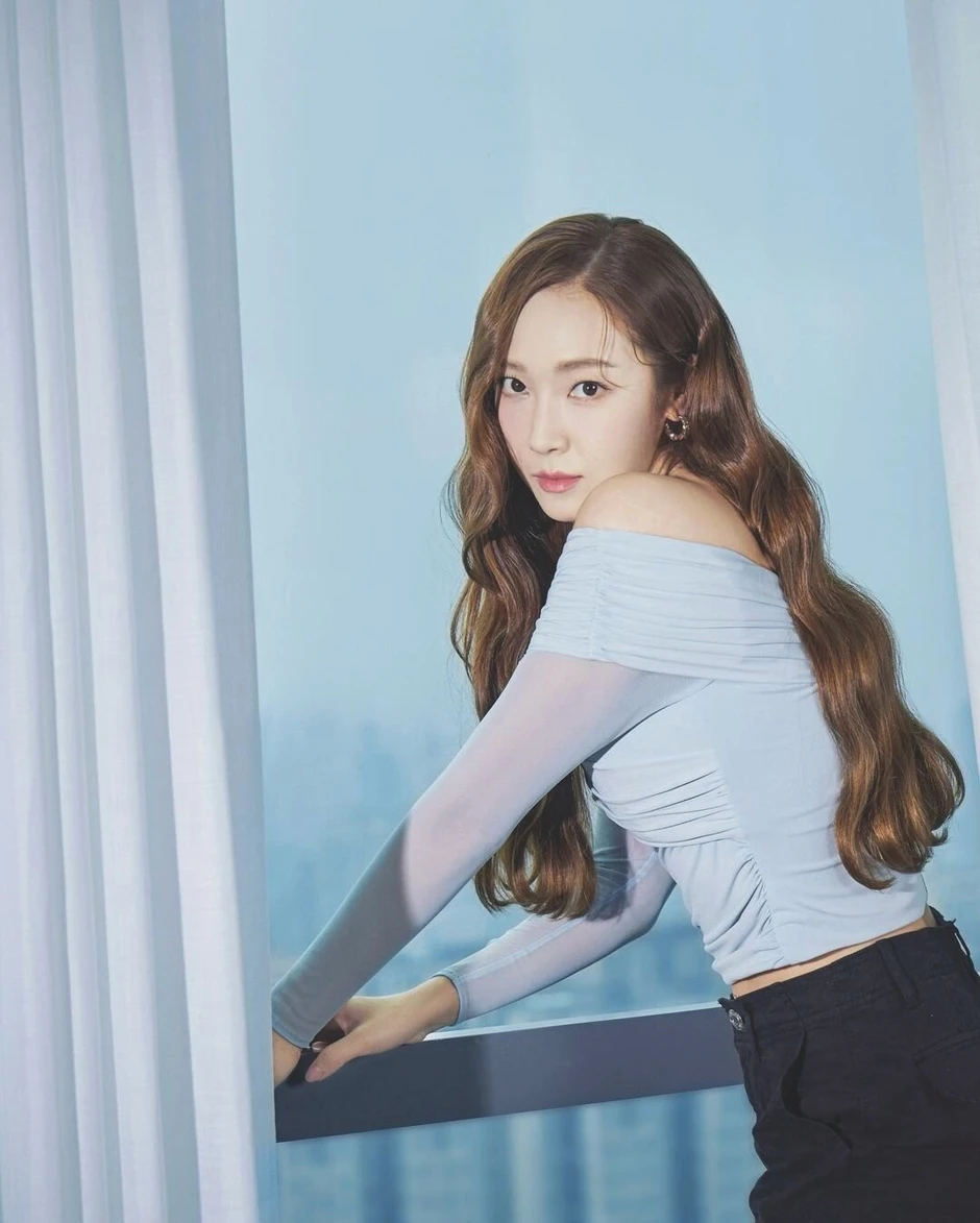 "Công chúa" Jessica Jung (SNSD) đổ bộ Tân Sơn Nhất, khoảnh khắc "check-in" cùng nón lá chiếm spotlight "Công chúa" Jessica Jung (SNSD) đổ bộ Tân Sơn Nhất, khoảnh khắc "check-in" cùng nón lá chiếm spotlight