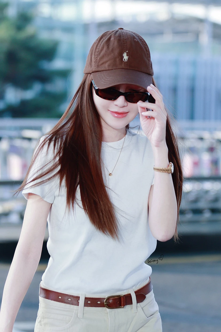 "Công chúa" Jessica Jung (SNSD) đổ bộ Tân Sơn Nhất, khoảnh khắc "check-in" cùng nón lá chiếm spotlight "Công chúa" Jessica Jung (SNSD) đổ bộ Tân Sơn Nhất, khoảnh khắc "check-in" cùng nón lá chiếm spotlight
