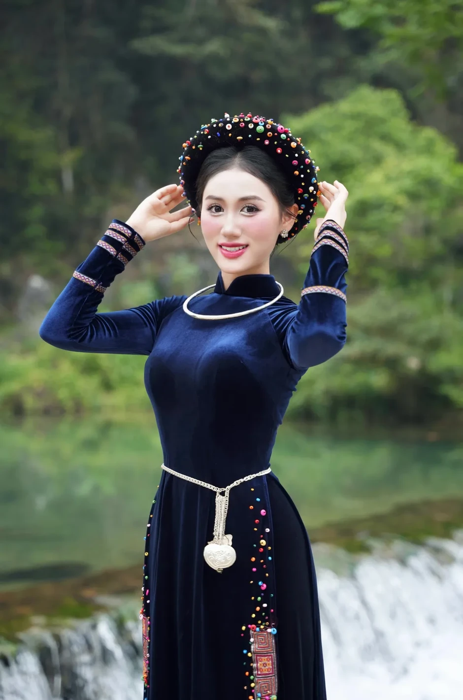 "Cùng em tìm về giọt nước đầu nguồn": Khi Rap và hát Then cùng chảy về cội nguồn "Cùng em tìm về giọt nước đầu nguồn": Khi Rap và hát Then cùng chảy về cội nguồn
