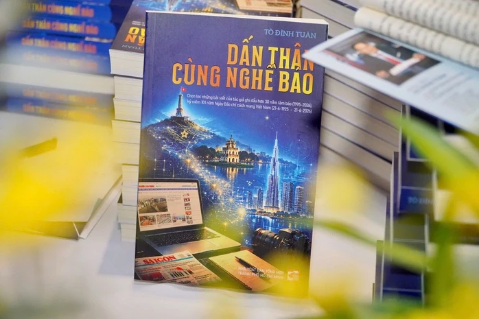 "Dấn thân cùng nghề báo": Dấu ấn hơn 30 năm làm nghề "Dấn thân cùng nghề báo": Dấu ấn hơn 30 năm làm nghề