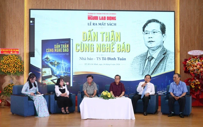 "Dấn thân cùng nghề báo": Dấu ấn hơn 30 năm làm nghề "Dấn thân cùng nghề báo": Dấu ấn hơn 30 năm làm nghề