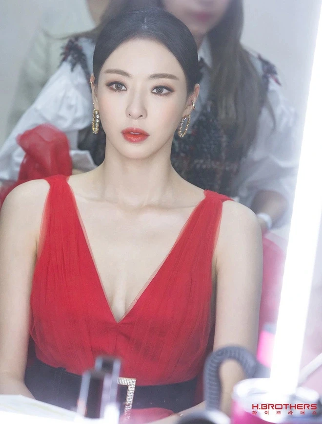 "Đệ nhất dao kéo" Lee Da Hee bị "đá" phũ phàng sau 3 năm yêu: Sụt cân thảm hại, trải qua cảm giác tận cùng của nỗi đau "Đệ nhất dao kéo" Lee Da Hee bị "đá" phũ phàng sau 3 năm yêu: Sụt cân thảm hại, trải qua cảm giác tận cùng của nỗi đau