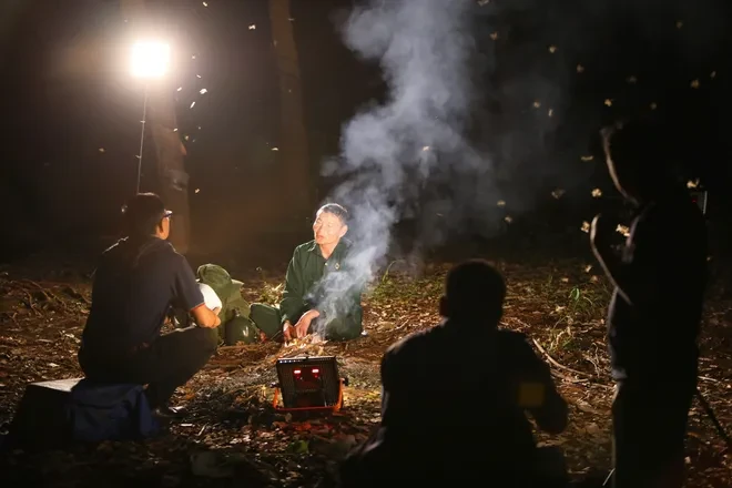 "Điểm cuối con đường huyền thoại": Theo dấu những người làm nên lịch sử "Điểm cuối con đường huyền thoại": Theo dấu những người làm nên lịch sử