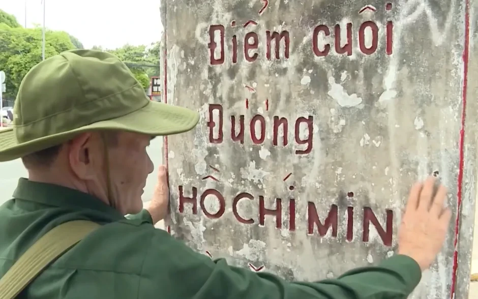 "Điểm cuối con đường huyền thoại": Theo dấu những người làm nên lịch sử "Điểm cuối con đường huyền thoại": Theo dấu những người làm nên lịch sử