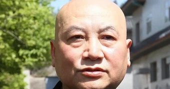 "Đường Tăng" Trì Trọng Thụy tiều tụy trong lễ tang vợ