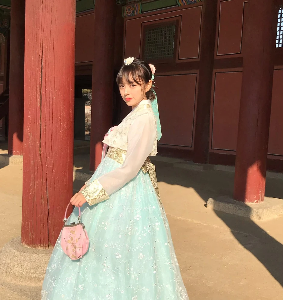 "Em gái" Hari Won - mỹ nhân liên tục được Rolls-Royce 40 tỷ đưa đón: Visual chuẩn idol từng được Noo Phước Thịnh để ý "Em gái" Hari Won - mỹ nhân liên tục được Rolls-Royce 40 tỷ đưa đón: Visual chuẩn idol từng được Noo Phước Thịnh để ý