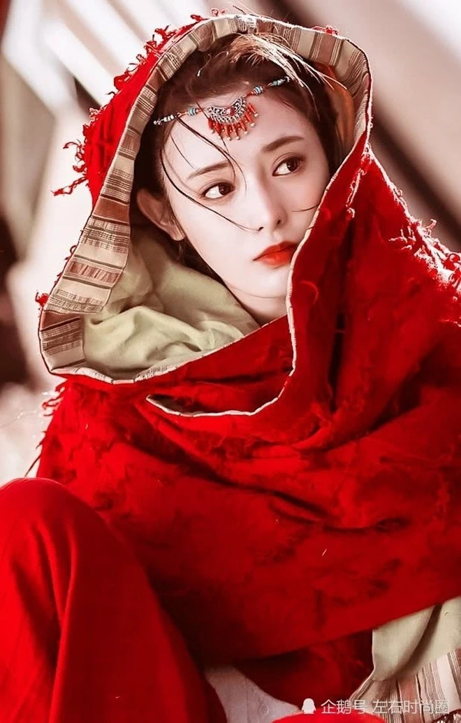 "Gái ế tuổi Ngọ showbiz" lộ clip thân mật "bỏng mắt" với trai lạ trên phố, biết danh tính ai cũng thấy mừng! "Gái ế tuổi Ngọ showbiz" lộ clip thân mật "bỏng mắt" với trai lạ trên phố, biết danh tính ai cũng thấy mừng!