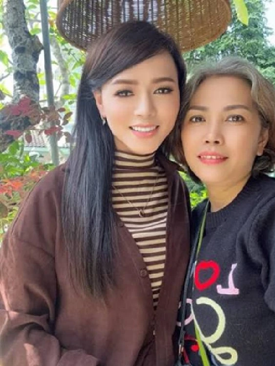 "Họ bảo tôi sao có chồng mà giấu, có con mà nói láo" "Họ bảo tôi sao có chồng mà giấu, có con mà nói láo"