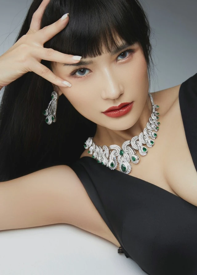 "Hoa hậu xấu nhất lịch sử showbiz" nay đã khác: Lột xác đẹp khó tin đến từng centimet, U40 làm chủ tịch nhưng chưa chồng "Hoa hậu xấu nhất lịch sử showbiz" nay đã khác: Lột xác đẹp khó tin đến từng centimet, U40 làm chủ tịch nhưng chưa chồng