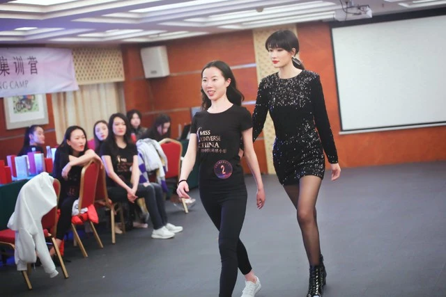"Hoa hậu xấu nhất lịch sử showbiz" nay đã khác: Lột xác đẹp khó tin đến từng centimet, U40 làm chủ tịch nhưng chưa chồng "Hoa hậu xấu nhất lịch sử showbiz" nay đã khác: Lột xác đẹp khó tin đến từng centimet, U40 làm chủ tịch nhưng chưa chồng