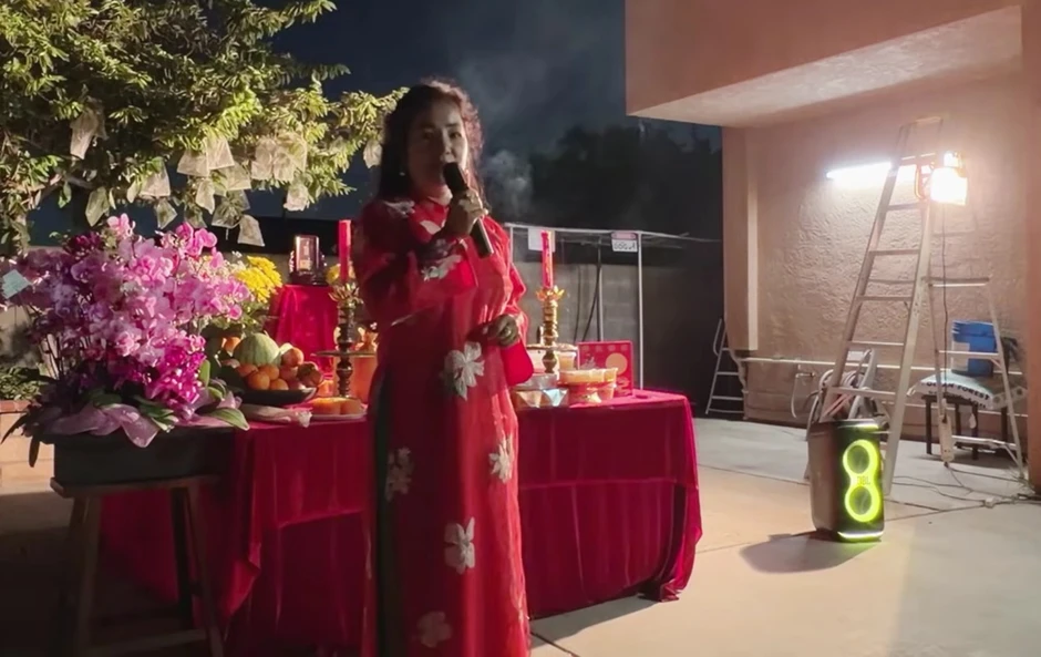 "Không ai đuổi được Trizzie Phương Trinh" "Không ai đuổi được Trizzie Phương Trinh"
