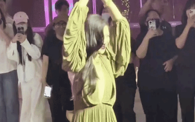"Mỹ nhân 8 lần lọt top đẹp nhất thế giới" không ngờ cũng có ngày này "Mỹ nhân 8 lần lọt top đẹp nhất thế giới" không ngờ cũng có ngày này