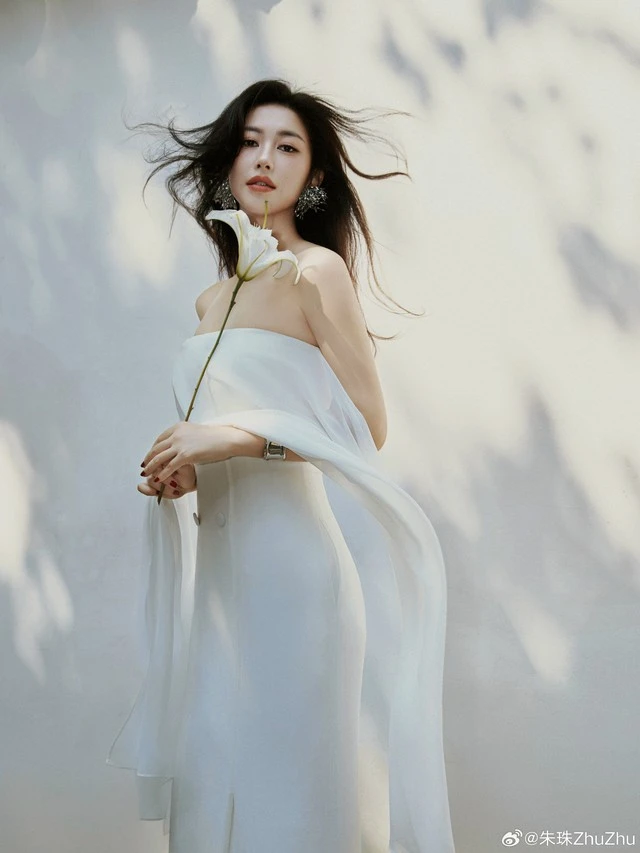 "Mỹ nhân 8 lần lọt top đẹp nhất thế giới" không ngờ cũng có ngày này "Mỹ nhân 8 lần lọt top đẹp nhất thế giới" không ngờ cũng có ngày này