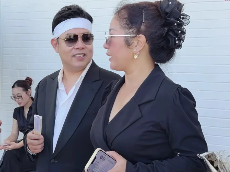 "Mẹ Quang Lê ra đi thanh thản, không đau đớn gì" "Mẹ Quang Lê ra đi thanh thản, không đau đớn gì"
