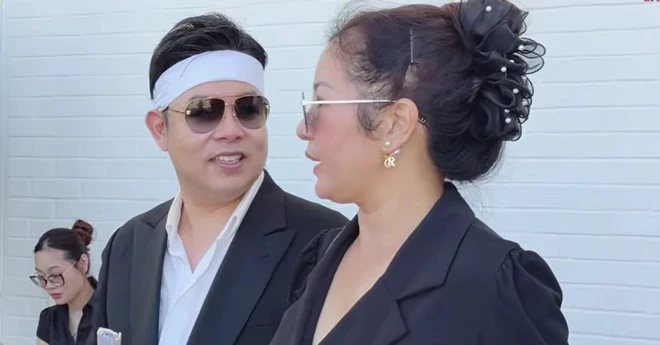 "Mẹ Quang Lê ra đi thanh thản, không đau đớn gì" "Mẹ Quang Lê ra đi thanh thản, không đau đớn gì"