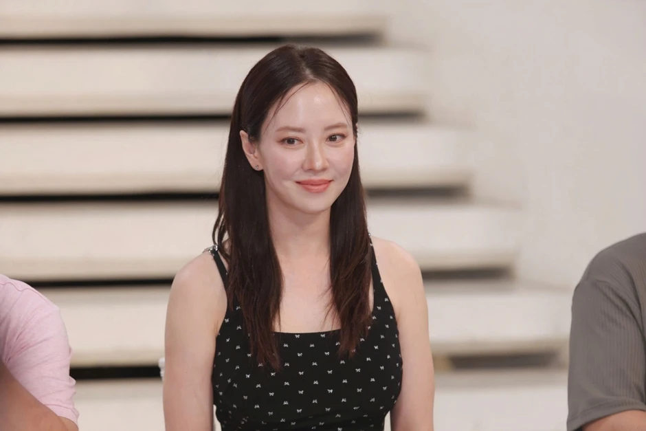 "Mợ ngố" Song Ji Hyo không theo kịp năng lượng hài hước của Lê Dương Bảo Lâm