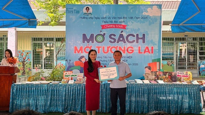 "Mở sách - Mở tương lai" đến học sinh tiểu học TPHCM