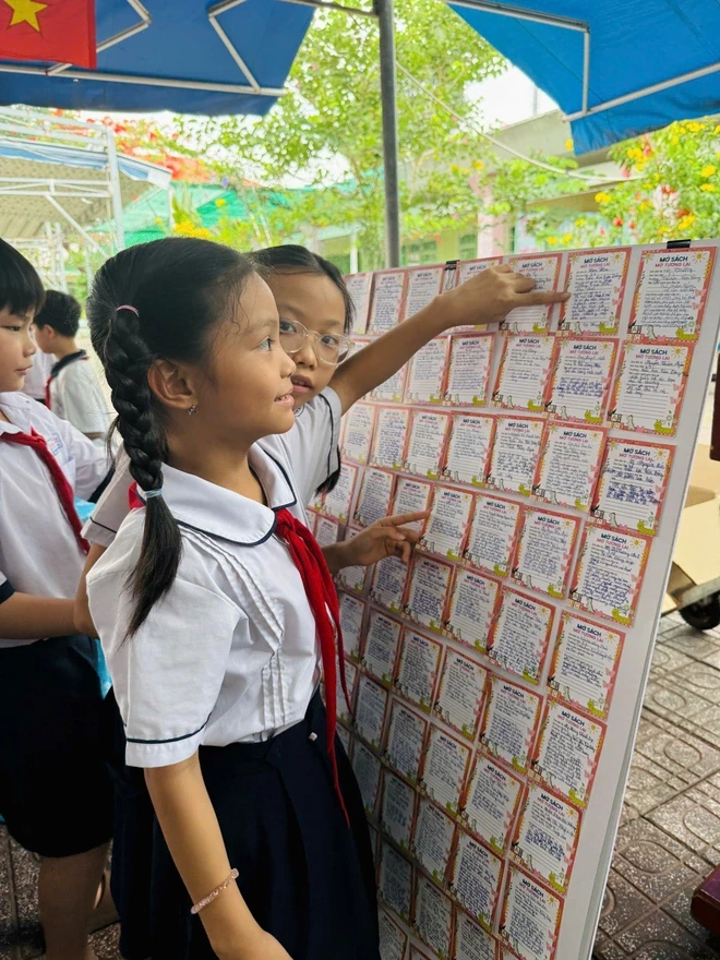"Mở sách - Mở tương lai" đến học sinh tiểu học TPHCM