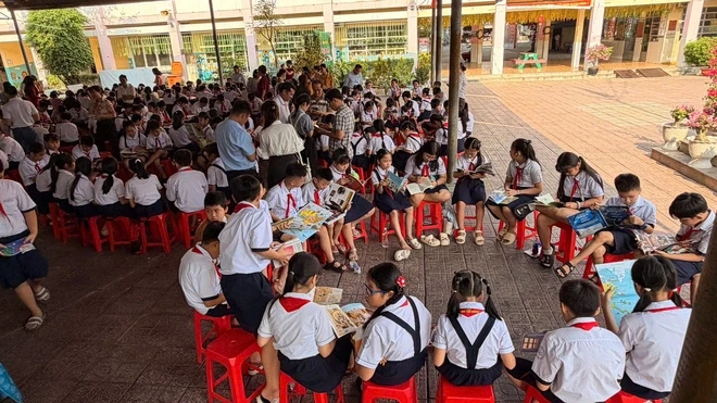 "Mở sách - Mở tương lai" đến học sinh tiểu học TPHCM