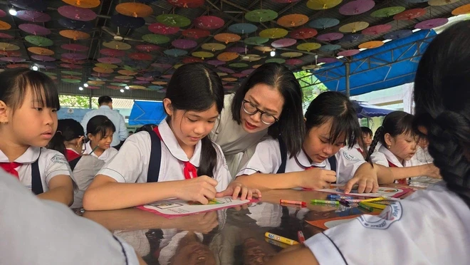 "Mở sách - Mở tương lai" đến học sinh tiểu học TPHCM