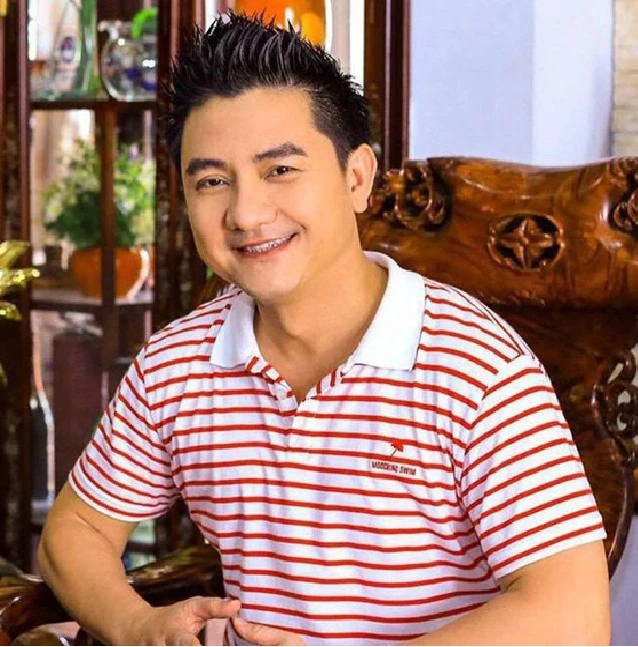 "Một nghệ sĩ từ Việt Nam qua Mỹ diễn show qua đời ngay trong lúc đi show" "Một nghệ sĩ từ Việt Nam qua Mỹ diễn show qua đời ngay trong lúc đi show"