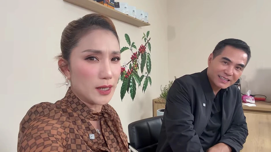 "Nghệ sĩ vào khách sạn ngủ là chuyện bình thường mà" "Nghệ sĩ vào khách sạn ngủ là chuyện bình thường mà"