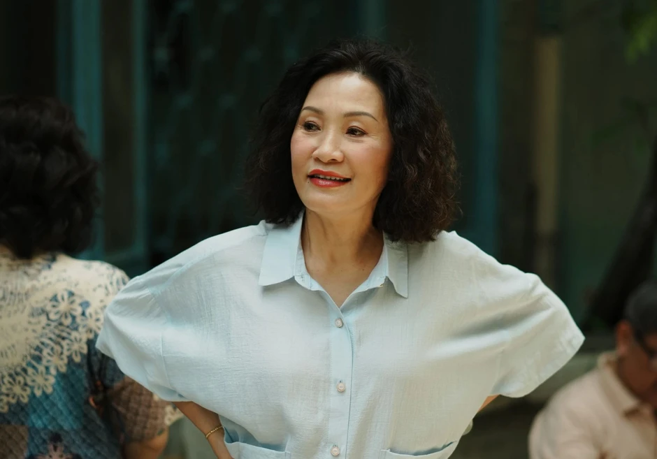 "Người mẹ của nửa showbiz Việt"