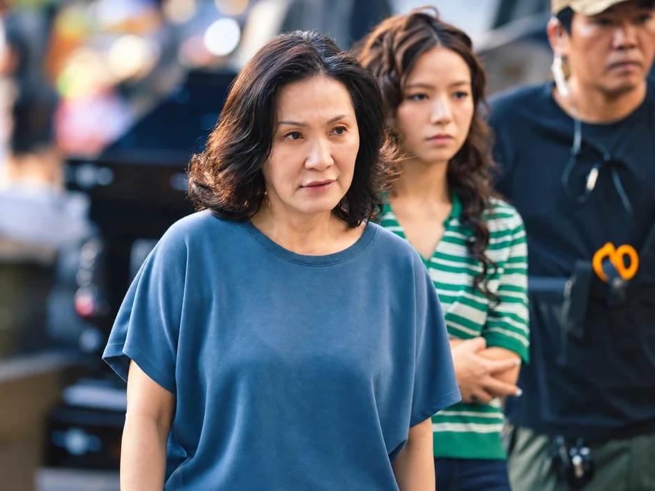 "Người mẹ của nửa showbiz Việt"