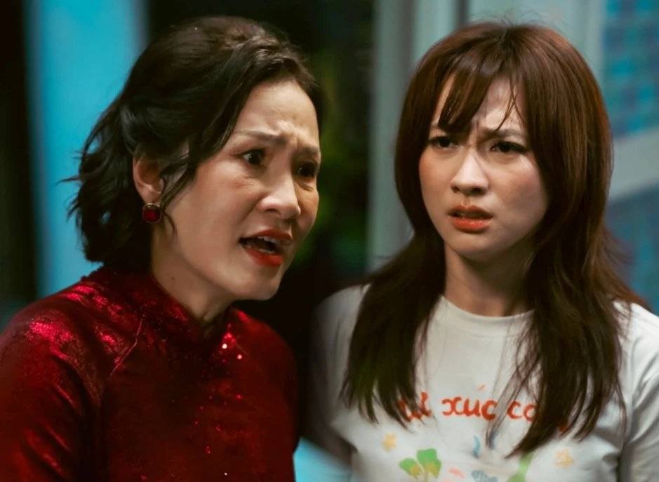 "Người mẹ của nửa showbiz Việt"