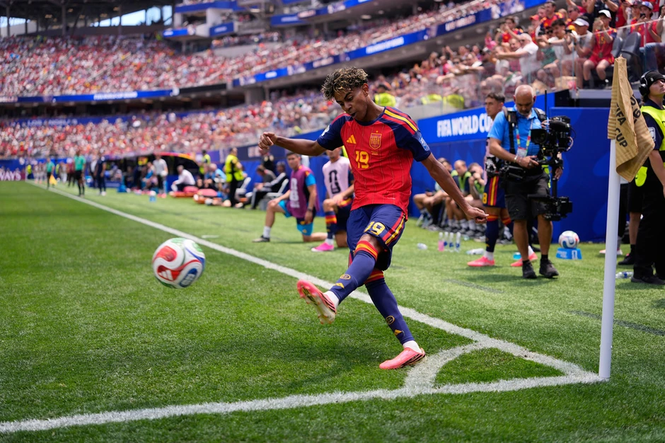 "Nhà vua châu Âu" Tây Ban Nha thị uy sức mạnh, giành vé đi tiếp tại FIFA World Cup 2026™ "Nhà vua châu Âu" Tây Ban Nha thị uy sức mạnh, giành vé đi tiếp tại FIFA World Cup 2026™