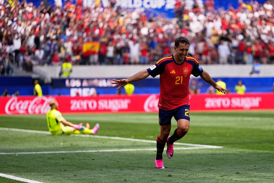 "Nhà vua châu Âu" Tây Ban Nha thị uy sức mạnh, giành vé đi tiếp tại FIFA World Cup 2026™ "Nhà vua châu Âu" Tây Ban Nha thị uy sức mạnh, giành vé đi tiếp tại FIFA World Cup 2026™