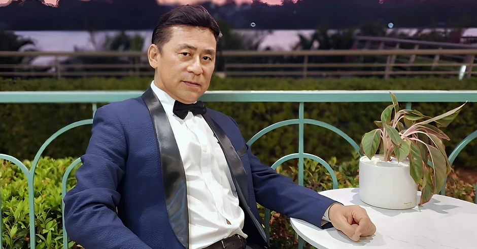 "Ông hoàng nhạc đỏ" nổi tiếng miền Nam: Mặn nồng bên vợ diễn viên, có cả nhà phố lẫn biệt thự 3000m2
