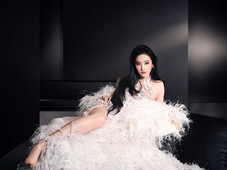 "Thần tiên tỷ tỷ" Lưu Diệc Phi diện váy của Lê Thanh Hòa "Thần tiên tỷ tỷ" Lưu Diệc Phi diện váy của Lê Thanh Hòa