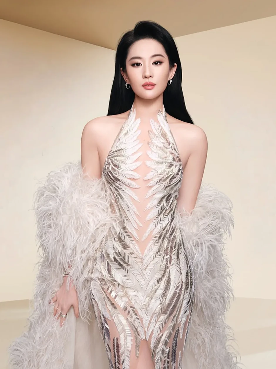 "Thần tiên tỷ tỷ" Lưu Diệc Phi diện váy của Lê Thanh Hòa "Thần tiên tỷ tỷ" Lưu Diệc Phi diện váy của Lê Thanh Hòa