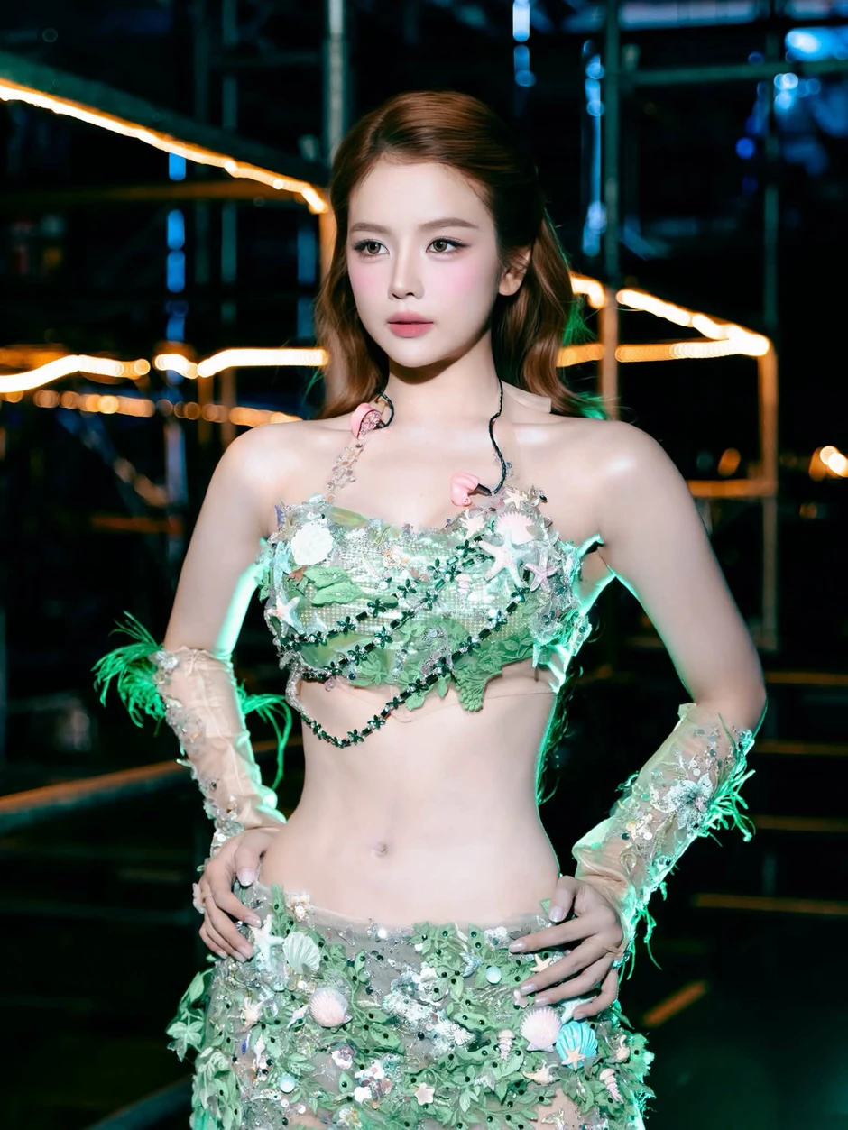"Thót tim" trước diện mạo bỏng mắt của mỹ nữ hot nhất làng DJ Việt hiện tại "Thót tim" trước diện mạo bỏng mắt của mỹ nữ hot nhất làng DJ Việt hiện tại