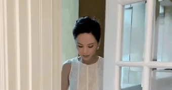 "Tiểu Long Nữ" Lý Nhược Đồng làm gì mà nhan sắc lại trở nên phi lý thế này?
