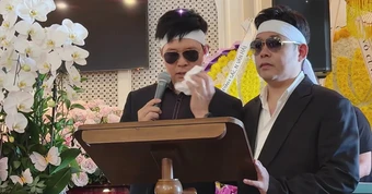 "Tôi cố gắng không khóc nhưng bây giờ không chịu được nữa"