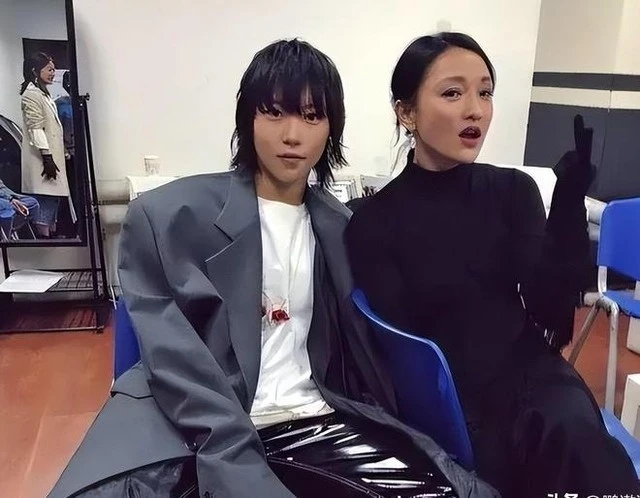"Tóm dính" 1 Chị Đẹp 9X và con gái Diva hàng đầu showbiz hẹn hò, tình cảm đến mức ăn chung 1 tô phở! "Tóm dính" 1 Chị Đẹp 9X và con gái Diva hàng đầu showbiz hẹn hò, tình cảm đến mức ăn chung 1 tô phở!