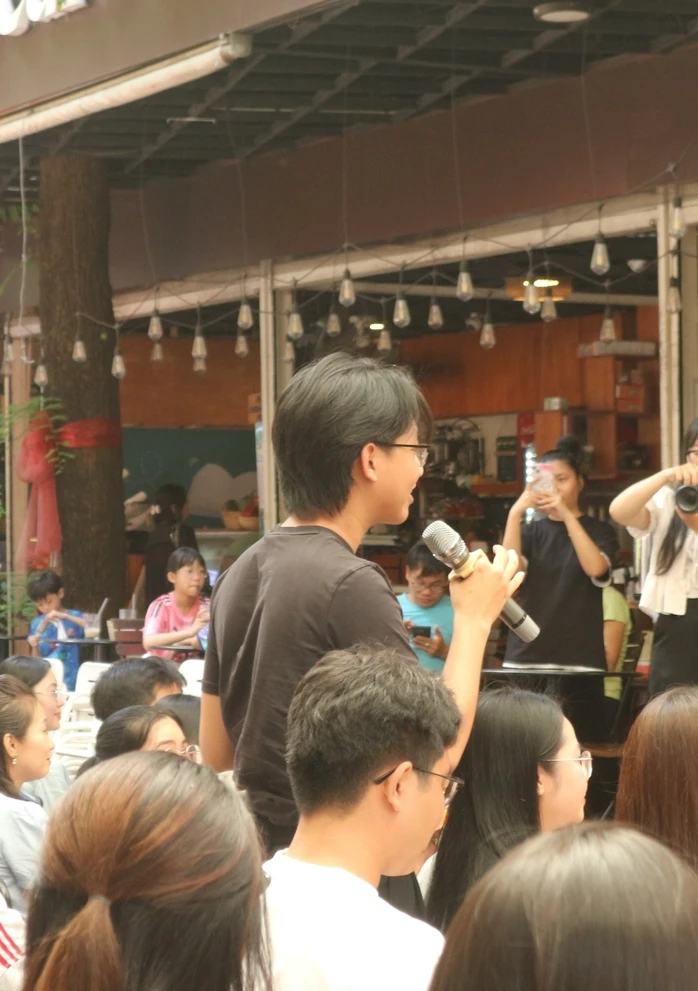 "Vân tay trên mặt nước": Hành trình đối thoại đầy nhân bản "Vân tay trên mặt nước": Hành trình đối thoại đầy nhân bản