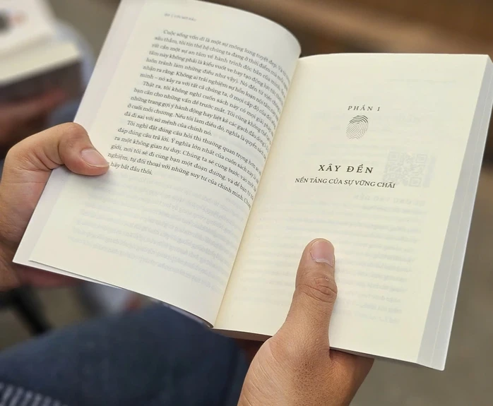 "Vân tay trên mặt nước": Hành trình đối thoại đầy nhân bản "Vân tay trên mặt nước": Hành trình đối thoại đầy nhân bản