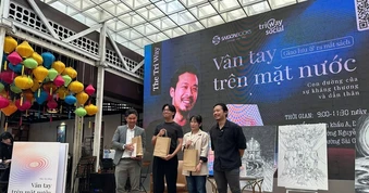 "Vân tay trên mặt nước": Hành trình đối thoại đầy nhân bản