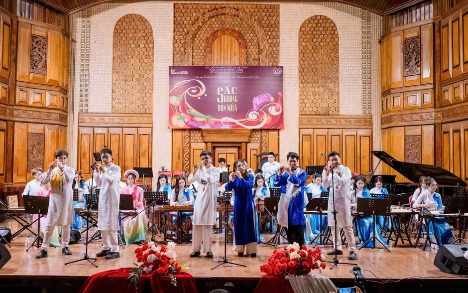 “Sắc Hương Bốn Mùa”: Thanh âm cố đô qua nhạc cụ truyền thống “Sắc Hương Bốn Mùa”: Thanh âm cố đô qua nhạc cụ truyền thống