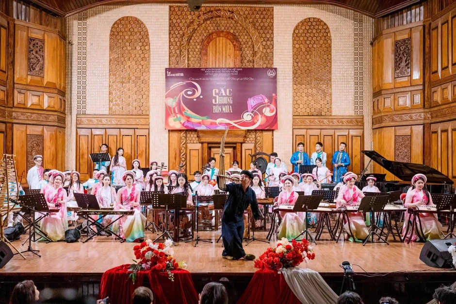 “Sắc Hương Bốn Mùa”: Thanh âm cố đô qua nhạc cụ truyền thống “Sắc Hương Bốn Mùa”: Thanh âm cố đô qua nhạc cụ truyền thống