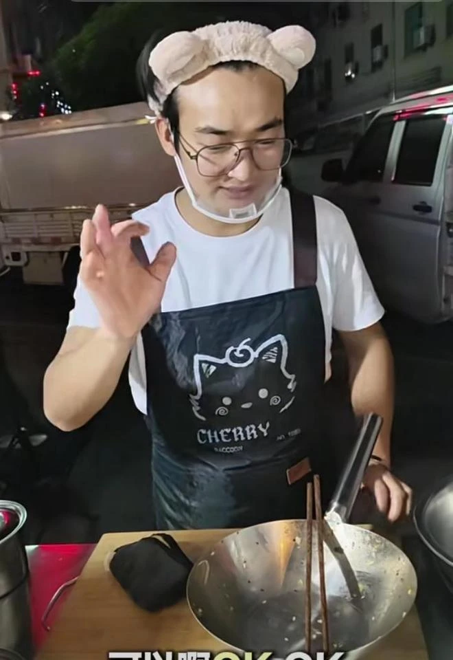 “Tổng tài” phim ngắn thất nghiệp, về quê bán rau mưu sinh vì bị diễn viên AI cướp vai “Tổng tài” phim ngắn thất nghiệp, về quê bán rau mưu sinh vì bị diễn viên AI cướp vai
