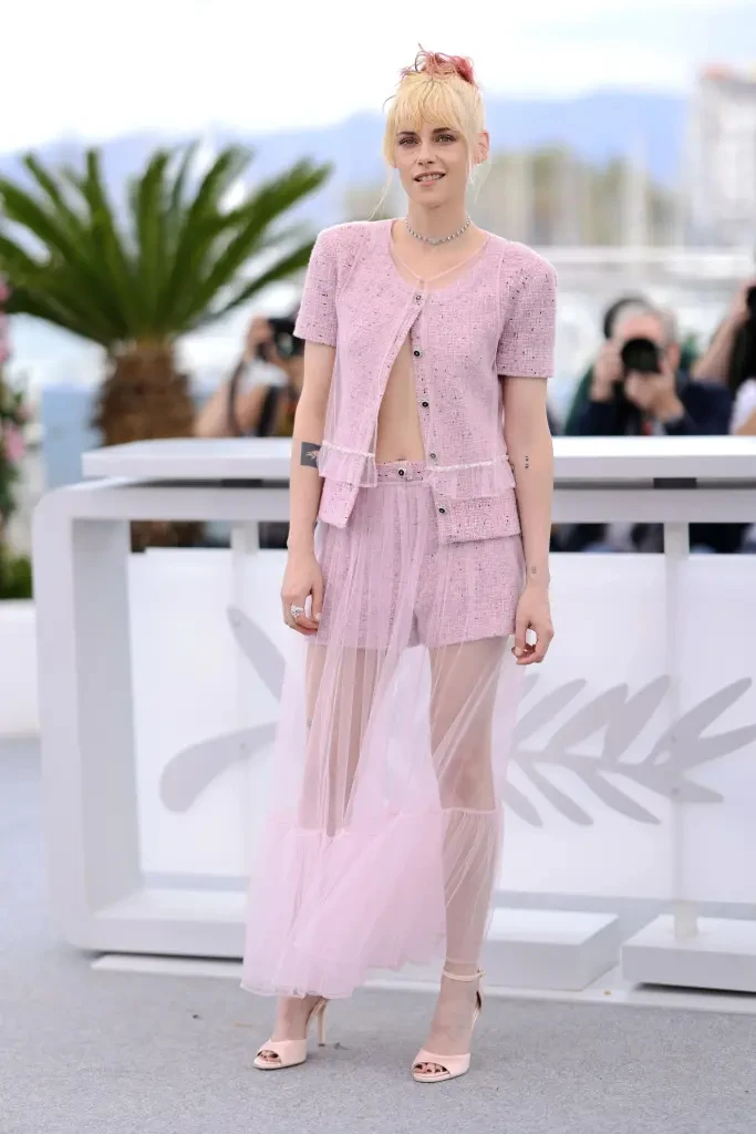 1 mỹ nhân diện chiếc váy trong suốt hở da thịt, công khai thách thức quy định của Cannes? 1 mỹ nhân diện chiếc váy trong suốt hở da thịt, công khai thách thức quy định của Cannes?