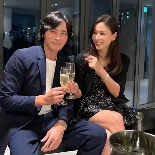 1 sao nam bị lộ 700 tin nhắn thác loạn rúng động showbiz, vợ mỹ nhân vội đưa con chạy sang Mỹ "lánh bão" 1 sao nam bị lộ 700 tin nhắn thác loạn rúng động showbiz, vợ mỹ nhân vội đưa con chạy sang Mỹ "lánh bão"