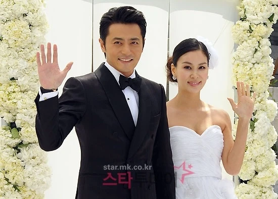 1 sao nam bị lộ 700 tin nhắn thác loạn rúng động showbiz, vợ mỹ nhân vội đưa con chạy sang Mỹ "lánh bão" 1 sao nam bị lộ 700 tin nhắn thác loạn rúng động showbiz, vợ mỹ nhân vội đưa con chạy sang Mỹ "lánh bão"