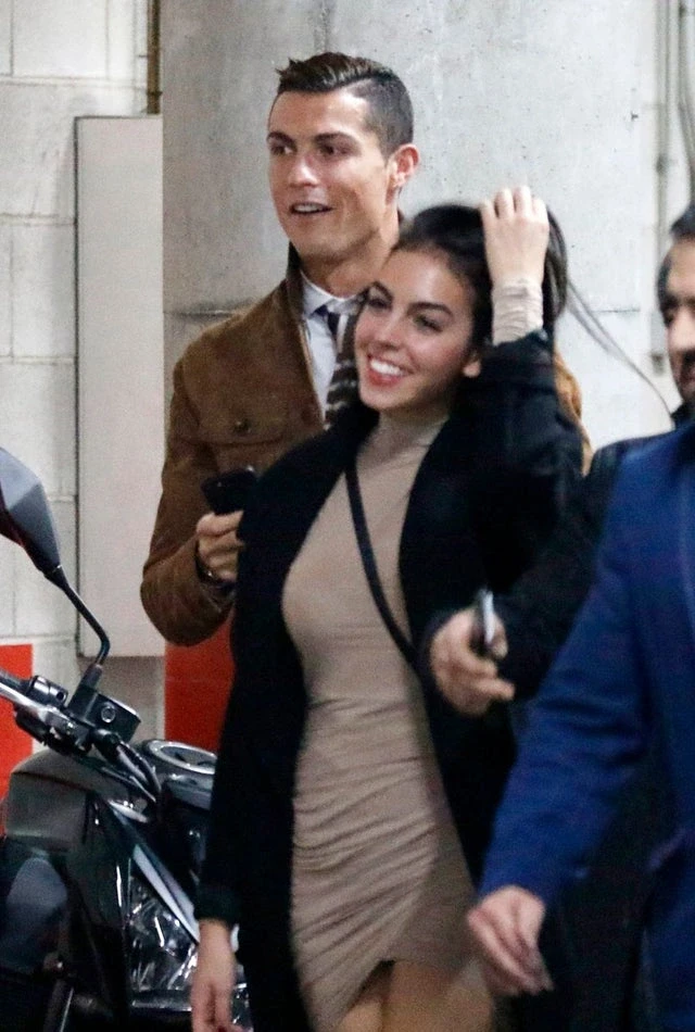 10 năm yêu là cưới: Chuyện tình cổ tích của “Lọ Lem” Georgina và Ronaldo