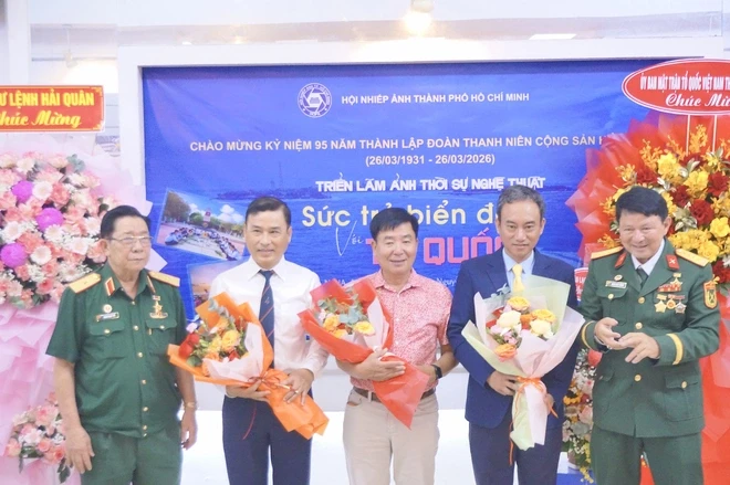 114 bức ảnh về "Sức trẻ biển đảo Tổ quốc" 114 bức ảnh về "Sức trẻ biển đảo Tổ quốc"