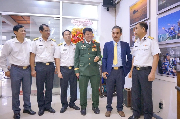 114 bức ảnh về "Sức trẻ biển đảo Tổ quốc" 114 bức ảnh về "Sức trẻ biển đảo Tổ quốc"